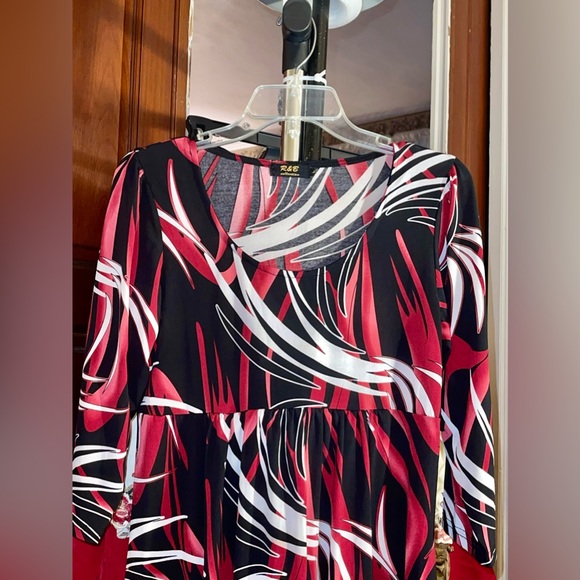 R&B Collections Brand Red and Black 3/4 sleeves dress. Size large - Picture 3 of 5